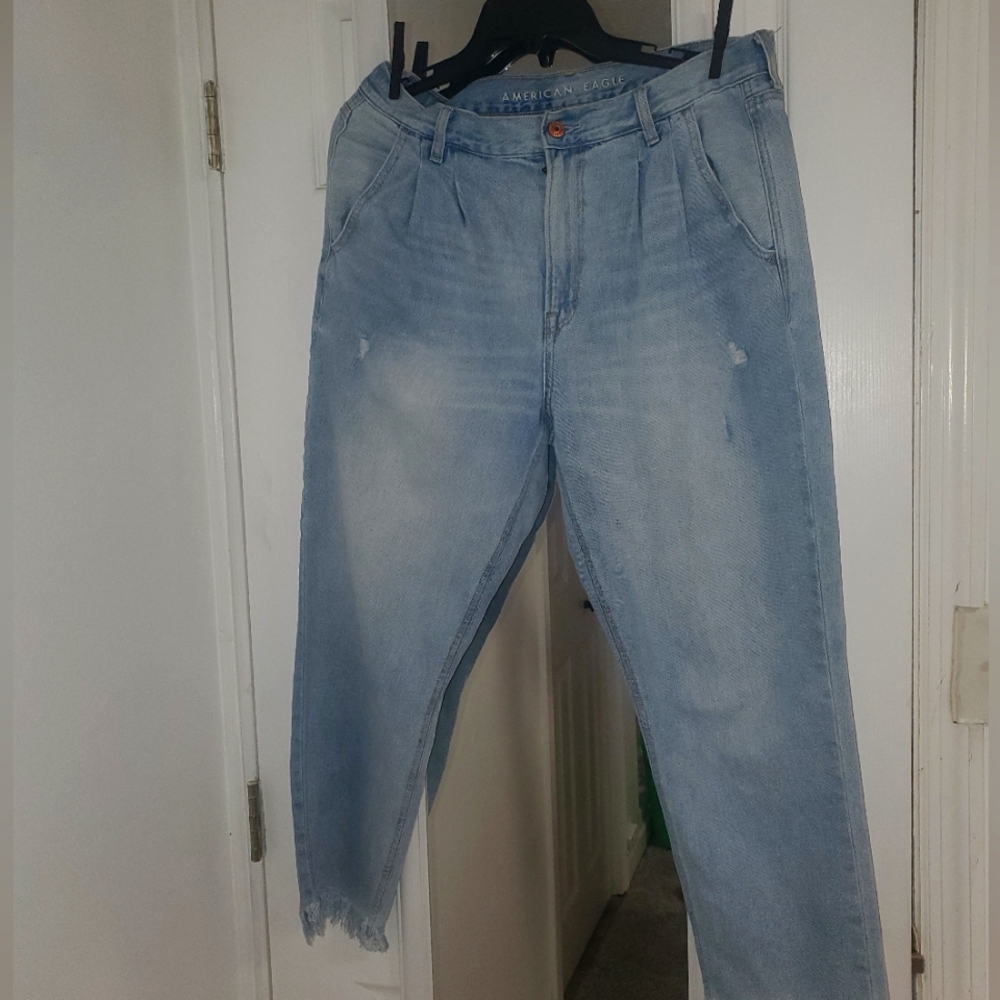 AMERICAN EAGLE JEANS